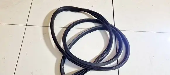 Honda FR-V Rubber seal front coupe door 