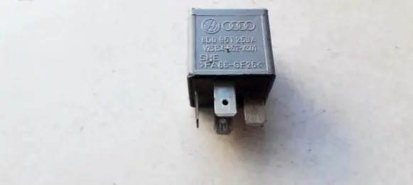 Volkswagen PASSAT B5.5 Other relay 8D0951253A V23134-B52-X301
