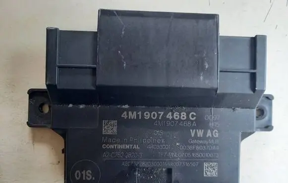 Audi A4 S4 B9 Gateway control module 4M1907468C A2C75228203