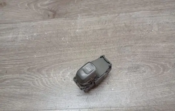 Volvo XC70 Electric window control switch 9472275