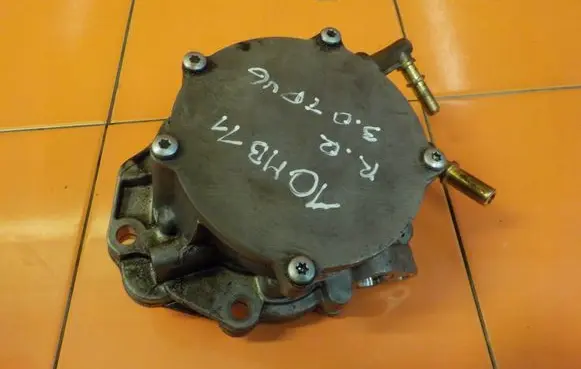 Land Rover Range Rover L405 Vacuum pump 704483120