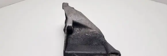 Volkswagen PASSAT B5 Engine mounting bracket 8D0199307P