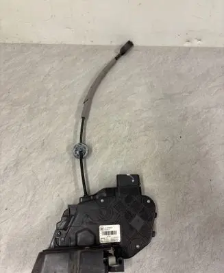 Volvo V70 Front door lock 31253674 986904104 A048317