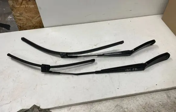 BMW X4 F26 Front wiper blade arm 7213272 7213271