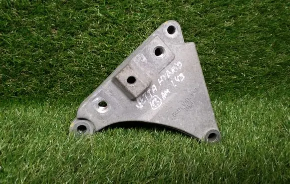 Volkswagen Jetta VI Engine mounting bracket 5C0199117
