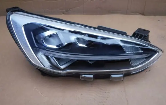 Ford Focus Headlight/headlamp 13E014