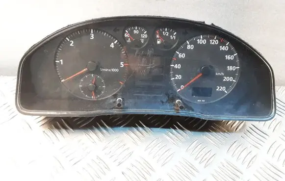 Audi A4 S4 B5 8D Speedometer (instrument cluster) 88311225