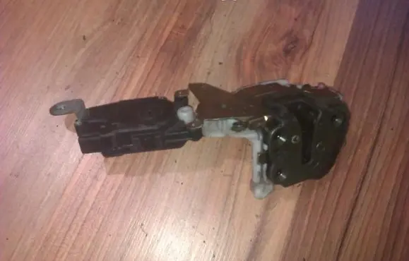 Subaru Forester SF Front door lock