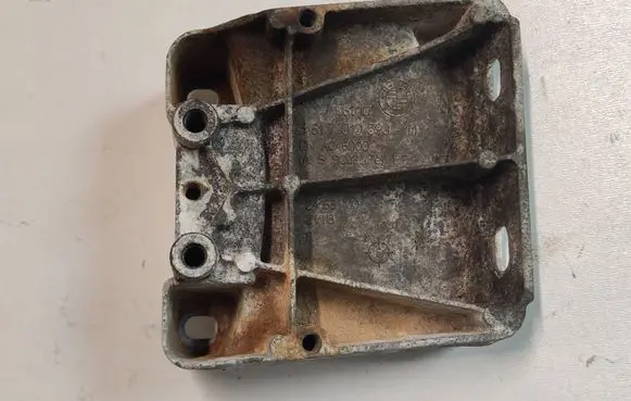 BMW 5 E60 E61 Other engine bay part 7010593 AC46000