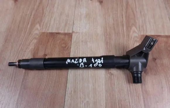 Mazda CX-5 Fuel injector SH0113H50