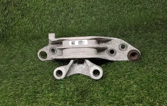 Chevrolet Cruze II Engine mount bracket 39078186 810958140