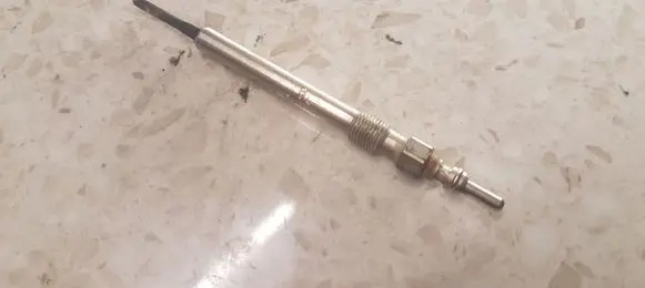 Volkswagen PASSAT B7 Glow plug 0250403007
