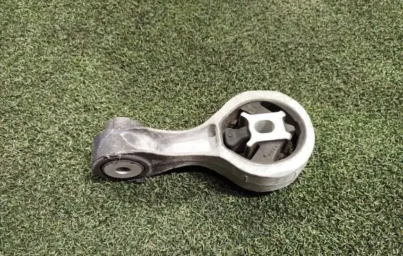 Opel Vivaro Engine mount bracket 93853920 8200404271