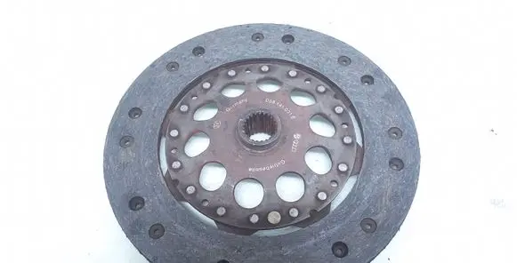 Volkswagen PASSAT B5 Clutch pressure plate 058141031E