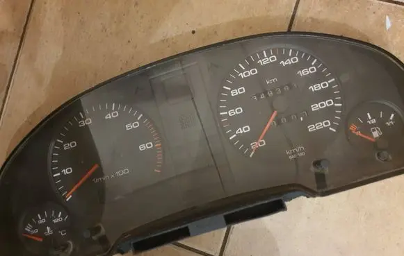 Audi 80 90 S2 B4 Speedometer (instrument cluster) 8A0919033BJ 008567022