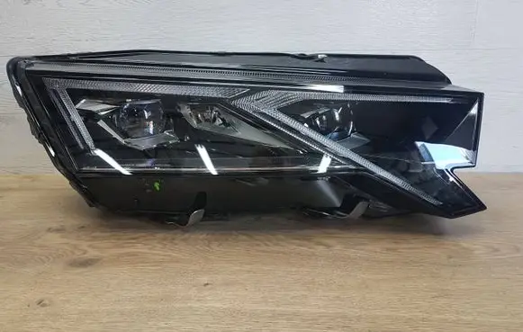 Skoda Octavia Mk4 Headlight/headlamp 5E4941036