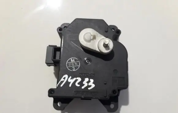 Toyota RAV 4 (XA20) Air flap motor/actuator ae0637008320 ae063700-8320-
