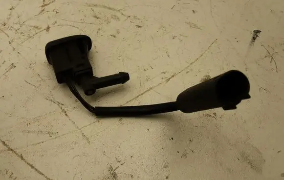 BMW 3 E46 Windshield washer spray nozzle 7056731 61667056731