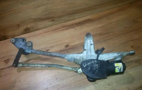 Renault Laguna I Front wiper linkage and motor