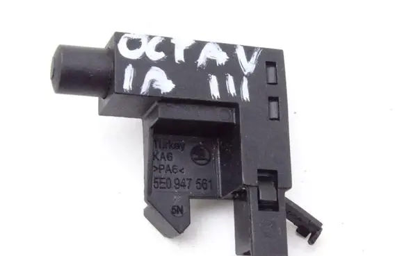Skoda Octavia Mk3 (5E) Hand brake control module 5E0947561
