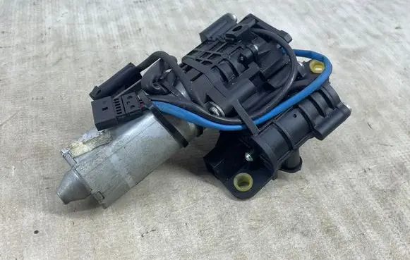 BMW 5 E60 E61 Steering column adjust motor 1171701