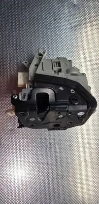 Audi Q5 SQ5 Rear door lock 8K0839016E