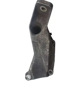 Volkswagen PASSAT B5 Engine mounting bracket 8D0199307P