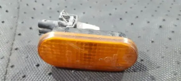Front fender indicator light