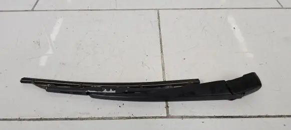 Nissan Leaf I (ZE0) Rear wiper blade arm 35622
