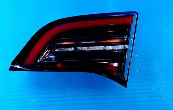 Tesla Model 3 Tailgate rear/tail lights 107740200e