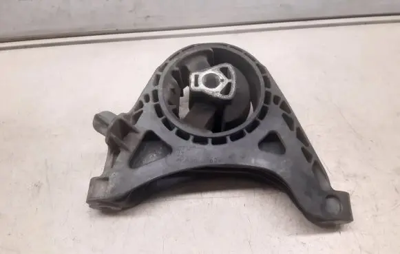 Opel Insignia A Engine mount bracket 13227769