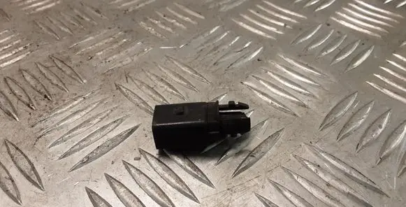 Volkswagen PASSAT B6 Outside/exterior temperature sensor 8Z0820535
