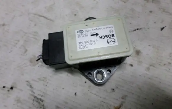 Mazda CX-7 ESP acceleration yaw rate sensor 0265005744