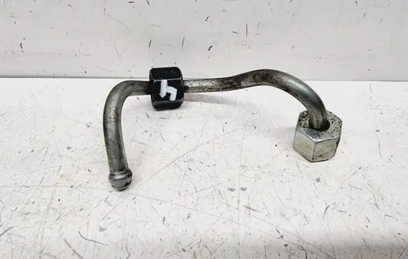 Volvo XC60 Fuel injector supply line/pipe 31303504