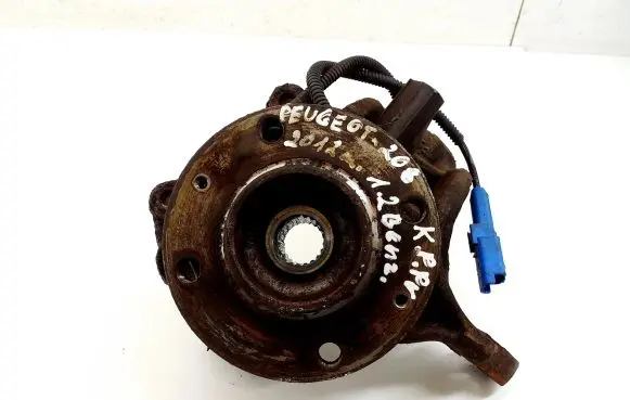 Peugeot 208 Front wheel hub