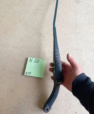 Ford Mondeo Mk III Front wiper blade arm 989656656