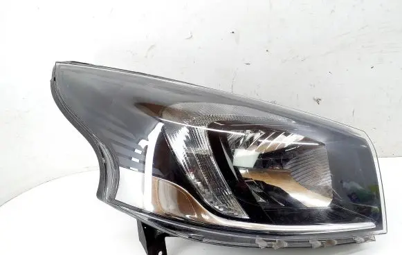Opel Vivaro Headlight/headlamp 260101200R 93867950