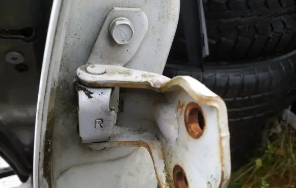 Ford Ranger Front door upper hinge