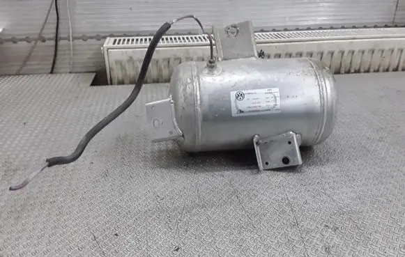 Vacuum air tank
