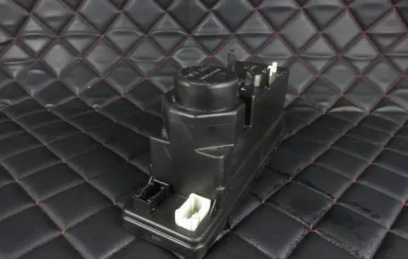 Mercedes-Benz SLK R170 Central locking vacuum pump 1708000848 00782848