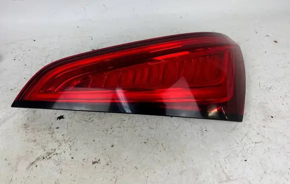Tailgate rear/tail lights
