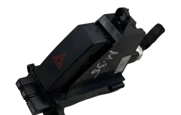 Mazda 3 II Hazard light switch bbp3664h0