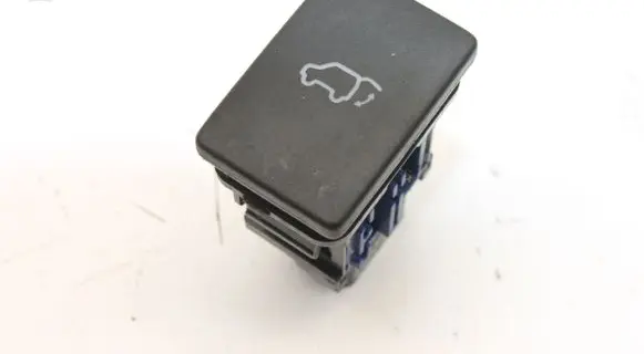 Toyota RAV 4 (XA40) Tailgate/boot open switch button 15B116