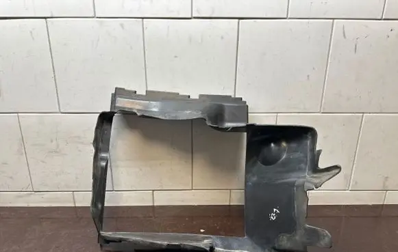 Audi Q7 4L Intercooler air channel guide 4L0117336F