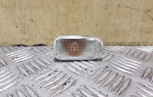Toyota RAV 4 (XA20) Front fender indicator light