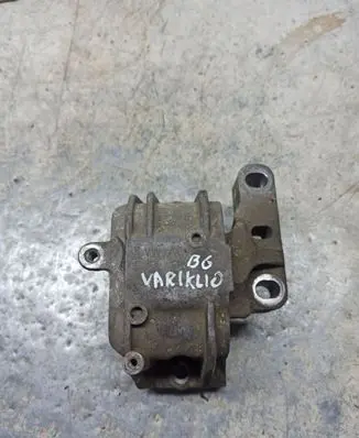 Volkswagen PASSAT B6 Engine mount bracket 1K0199262P
