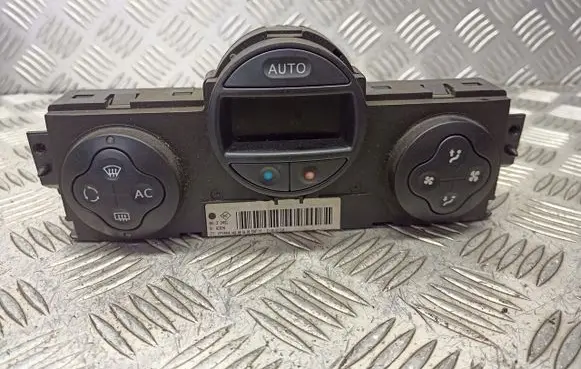 Renault Megane II Interior fan control switch 8200070752