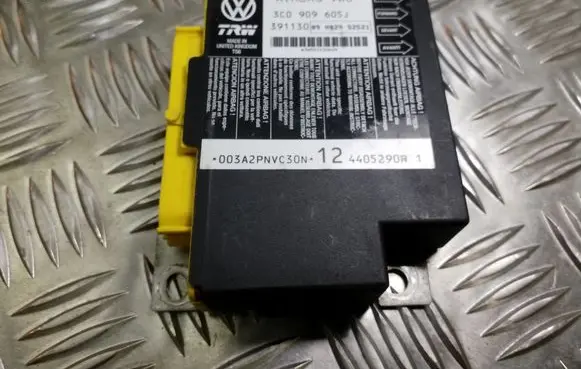 Volkswagen PASSAT B6 Airbag control unit/module 3C0909605J