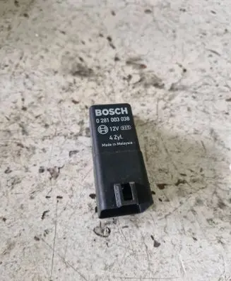 Skoda Octavia Mk2 (1Z) Glow plug pre-heat relay 038907281D