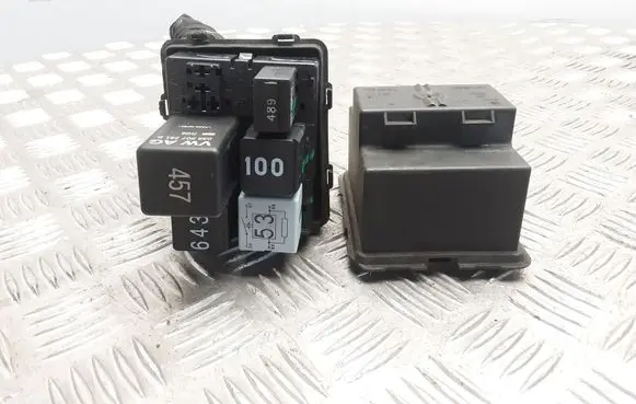 Volkswagen PASSAT B7 Fuse module 7N0937311